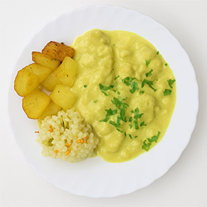 Пилешко во Кари сос